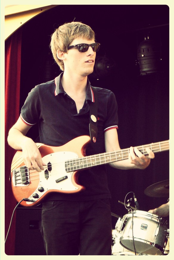 Anton De Boes Bass, Vocals Left handed